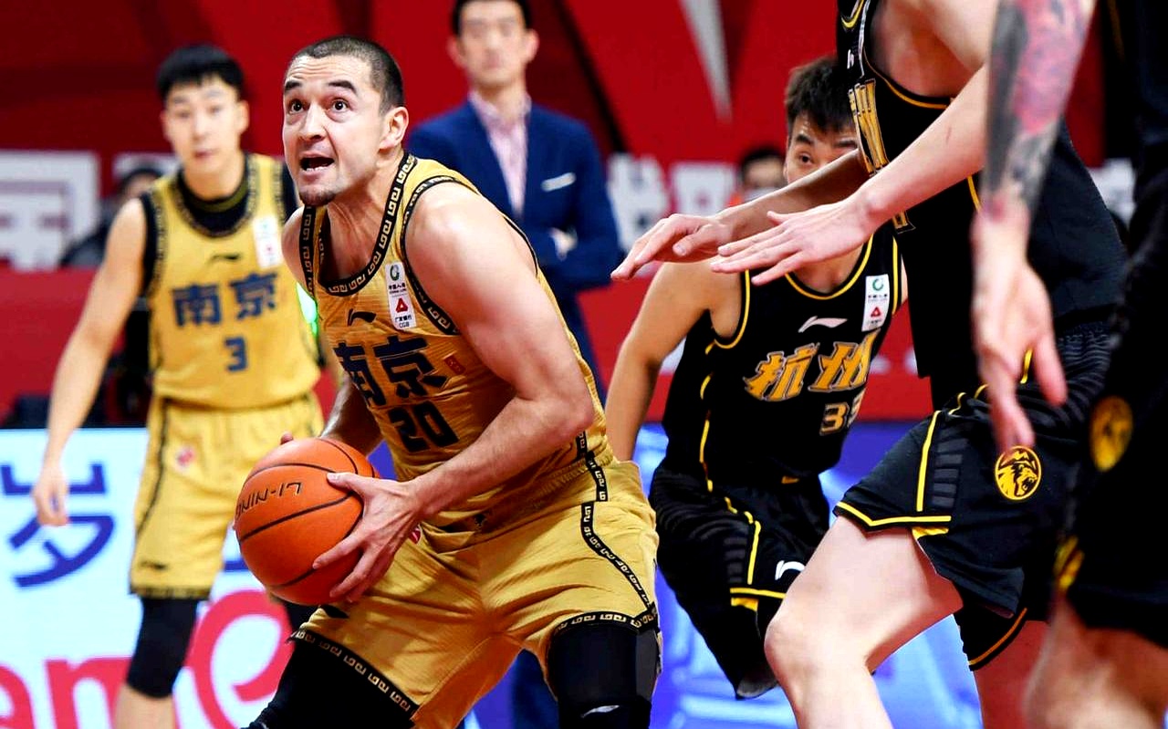 CBA常规赛冲刺阶段再迎强敌，上海久事遗憾出局，主帅态度：悬念犹存，阵容厚度经受考验的简单介绍